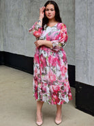 Sukienka plus size w odcieniach różu i zieleni – lekka, kobieca i stylowa Stylowa XL