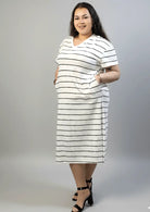 Sukienka plus size w paski z dekoltem V – wygodna sukienka XXL Stylowa XL