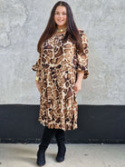 Sukienka plus size w zwierzęcy print – modny look i pełen komfort Stylowa XL