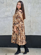 Sukienka plus size w zwierzęcy print – modny look i pełen komfort Stylowa XL