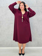 Sukienka plus size z dekoltem V – czarna, bordowa i czerwona Stylowa XL - Stylowa XL