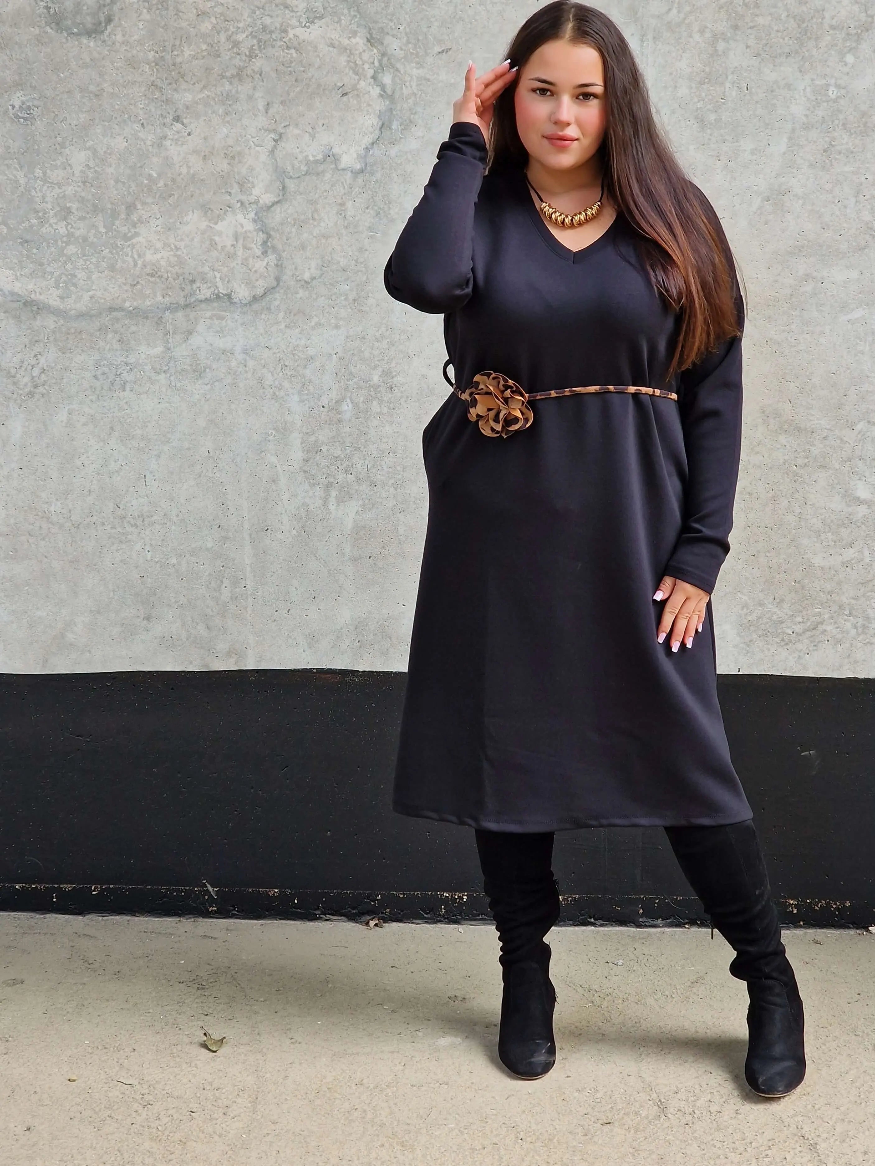 Sukienka plus size z dekoltem V – elegancka sukienka XXL na co dzień i na wyjście Stylowa XL