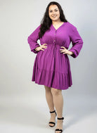 Sukienka plus size z dekoltem V i wiązaniem – kobieca sukienka XXL z falbaną Stylowa XL