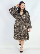 Sukienka plus size z dekoltem V i wiązaniem – lekka sukienka damska XXL z elastyczną talią Stylowa XL