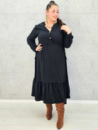 Sukienka plus size z falbaną i długim rękawem – elegancja na co dzień i od święta Stylowa XL