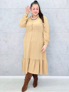 Sukienka plus size z falbaną i długim rękawem – elegancja na co dzień i od święta Stylowa XL