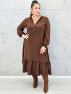 Sukienka plus size z falbaną i długim rękawem – elegancja na co dzień i od święta Stylowa XL