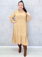 Sukienka plus size z falbaną i długim rękawem – elegancja na co dzień i od święta Stylowa XL