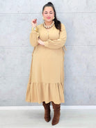 Sukienka plus size z falbaną i długim rękawem – elegancja na co dzień i od święta Stylowa XL