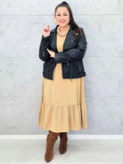 Sukienka plus size z falbaną i długim rękawem – elegancja na co dzień i od święta Stylowa XL