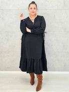 Sukienka plus size z falbaną i długim rękawem – elegancja na co dzień i od święta Stylowa XL