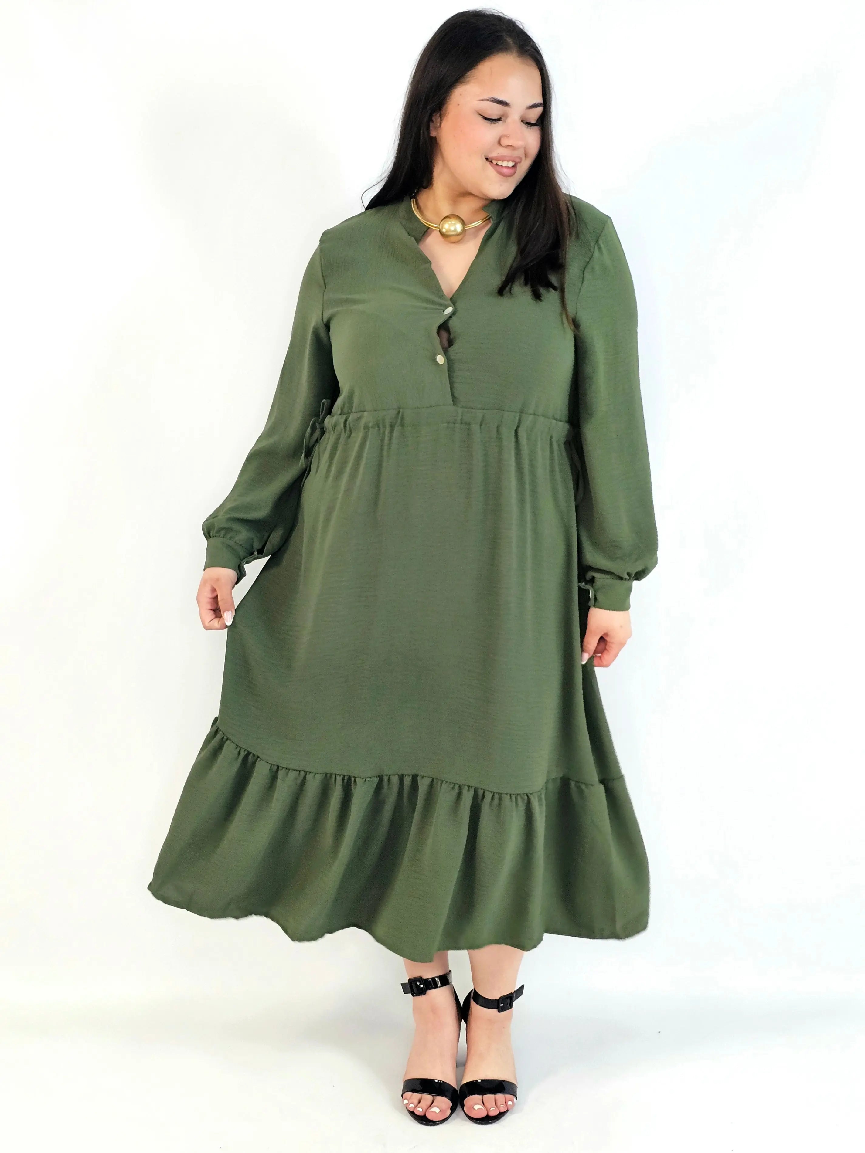 Sukienka plus size z falbaną i długim rękawem – elegancja na co dzień i od święta Stylowa XL