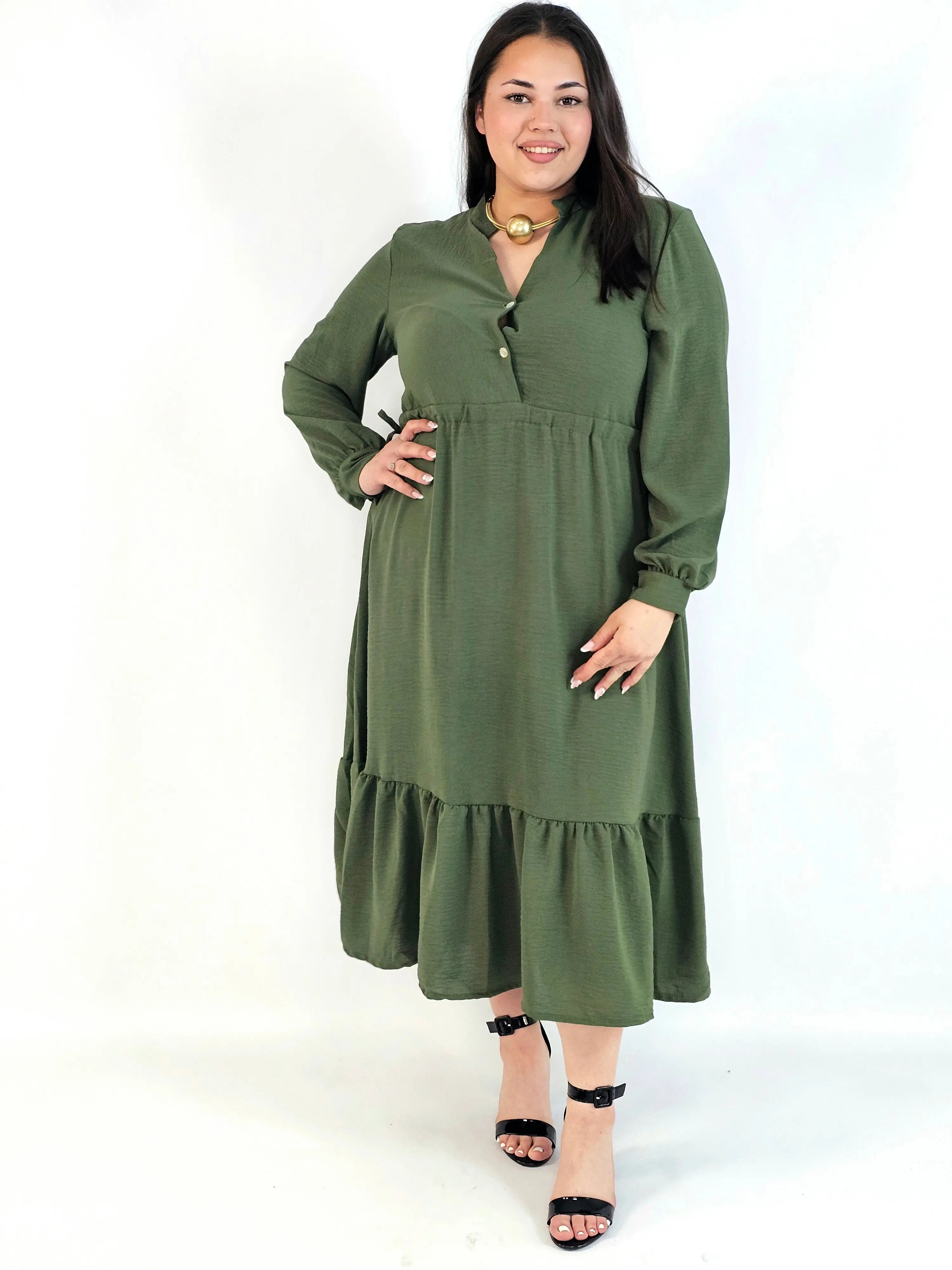 Sukienka plus size z falbaną i długim rękawem – elegancja na co dzień i od święta Stylowa XL