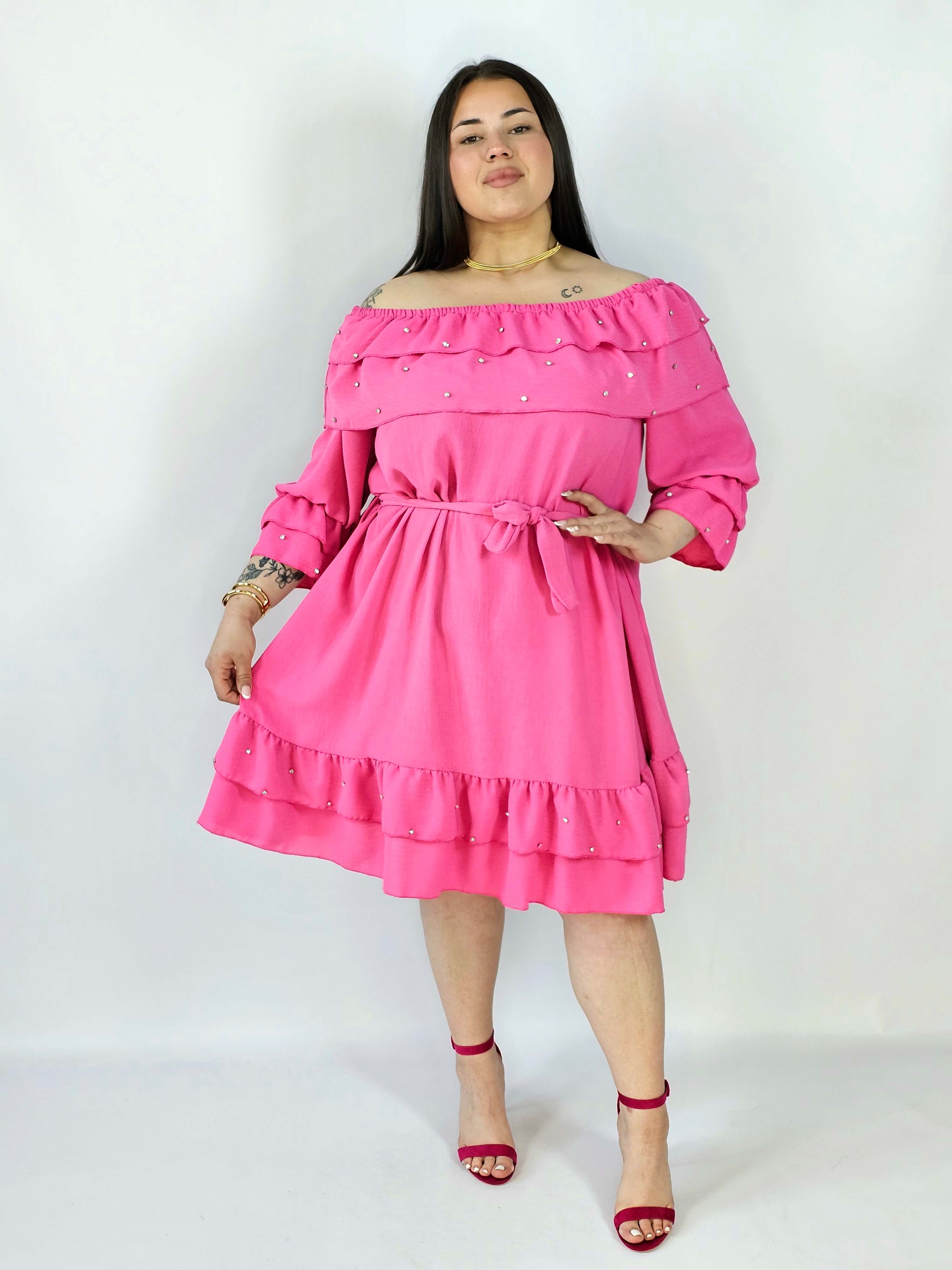 Sukienka plus size z falbaną i wiązaniem – elegancka i kobieca stylizacja Stylowa XL