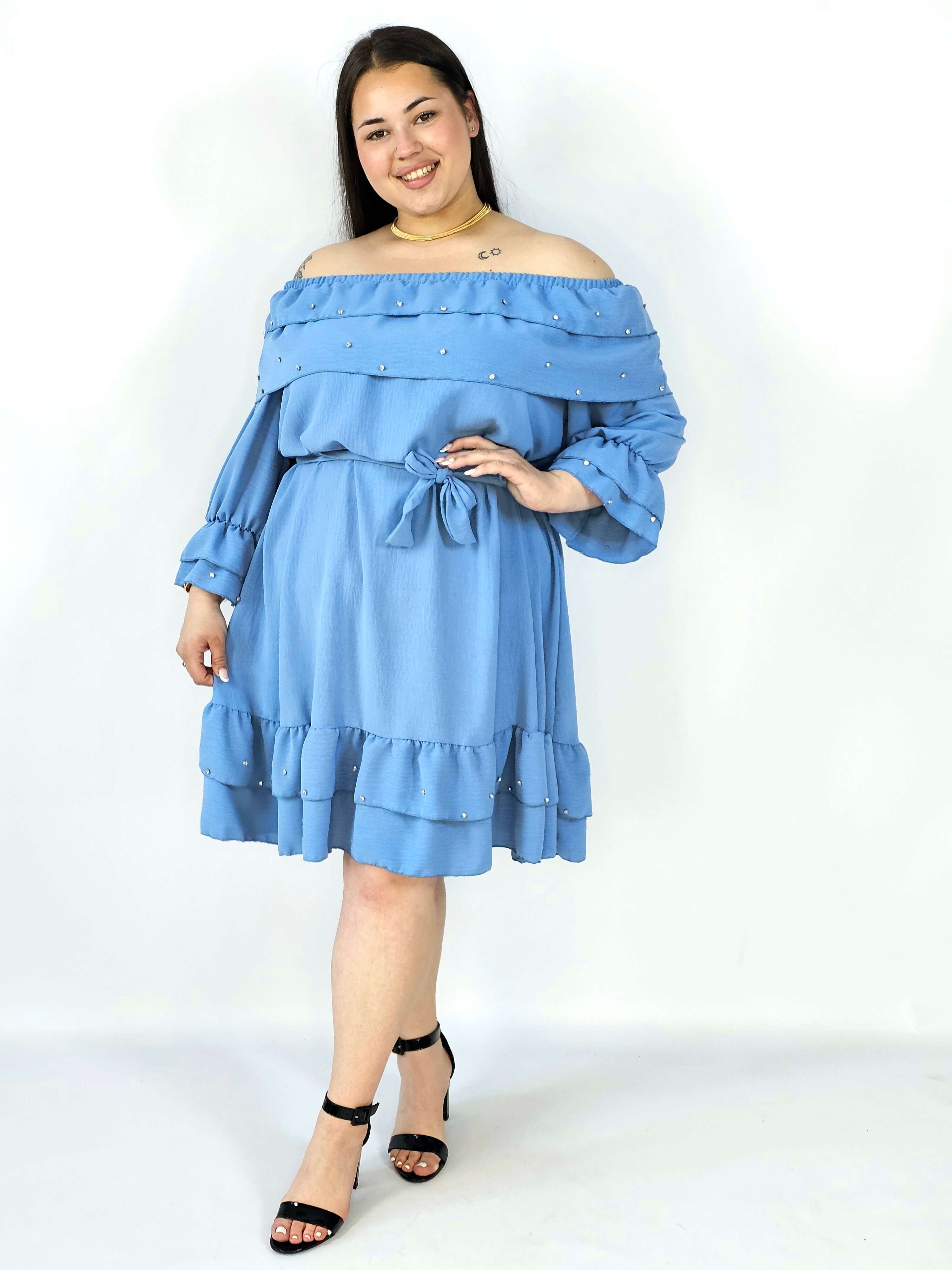 Sukienka plus size z falbaną i wiązaniem – elegancka i kobieca stylizacja Stylowa XL