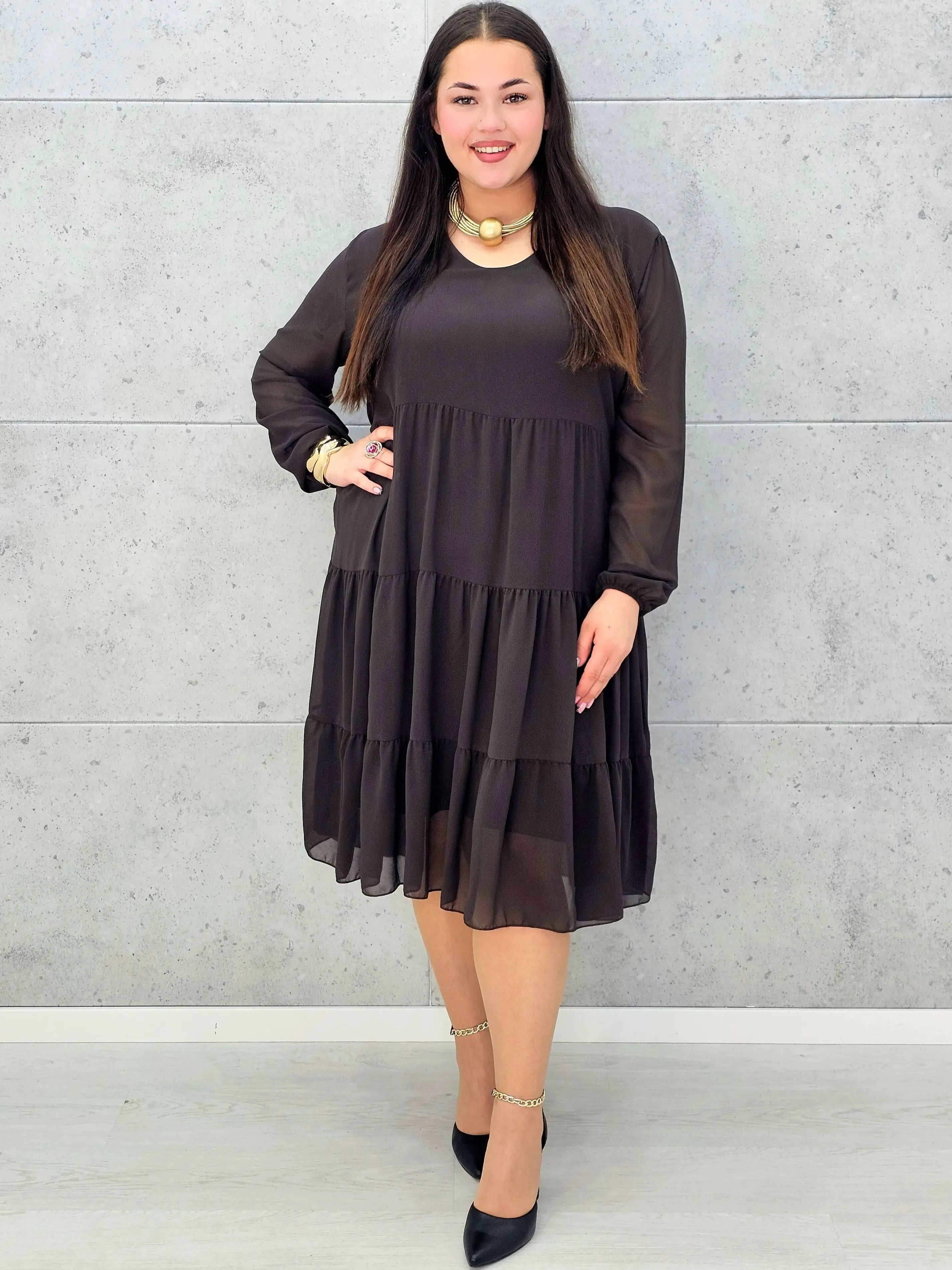 Sukienka plus size z falbanami – czekoladowa, bordowa i czarna Stylowa XL - Stylowa XL