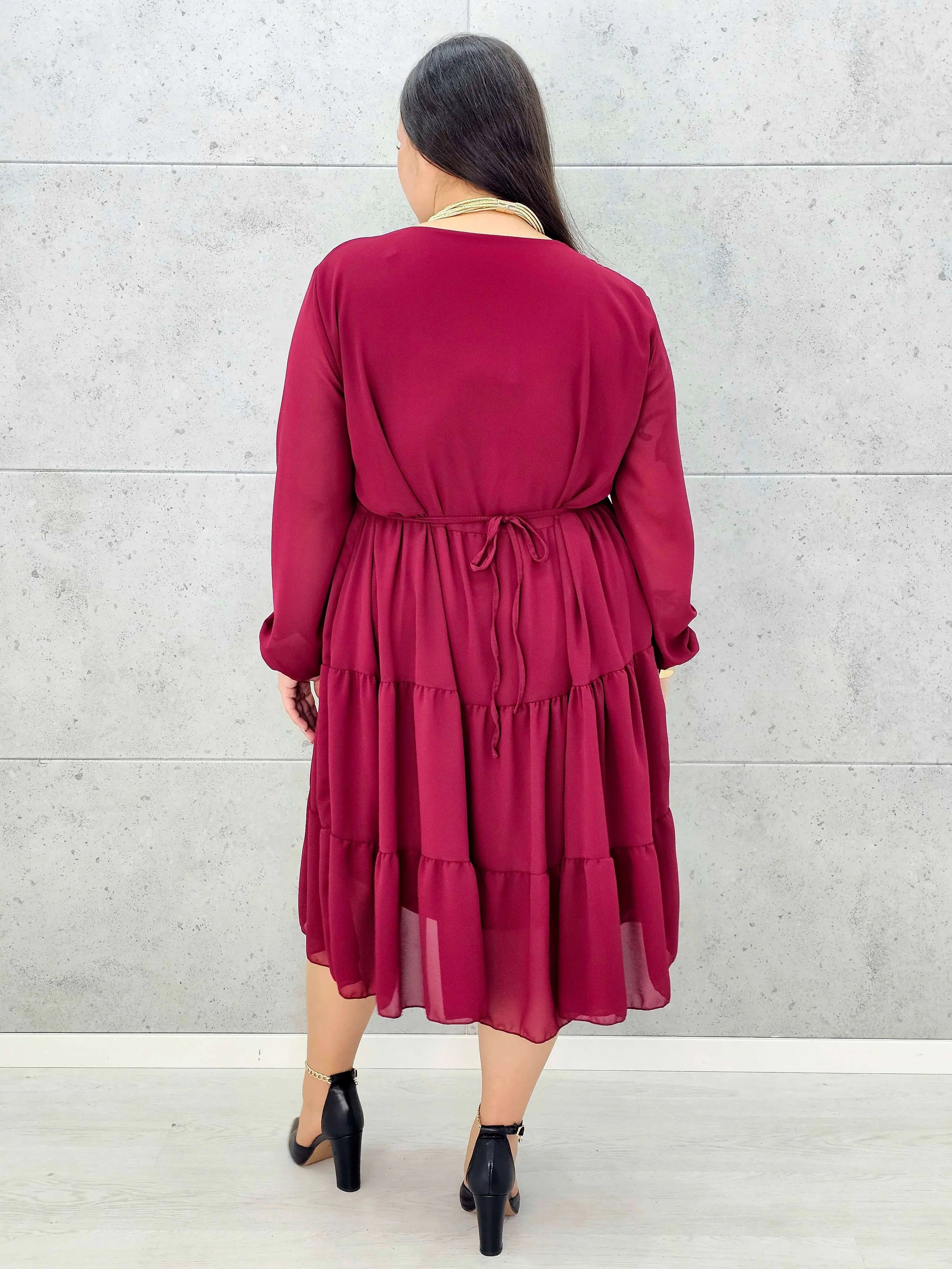 Sukienka plus size z falbanami – czekoladowa, bordowa i czarna Stylowa XL - Stylowa XL