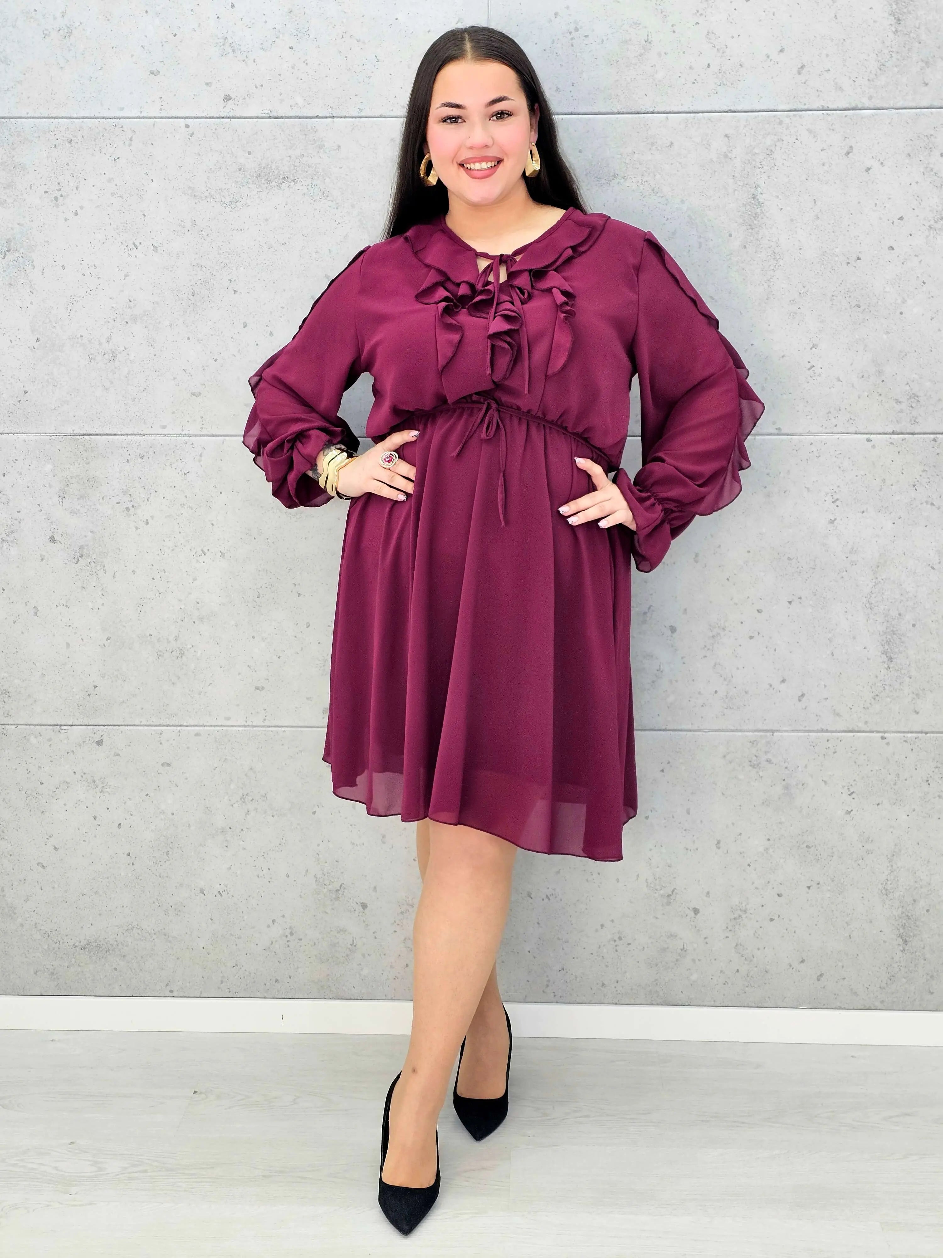 Sukienka plus size z falbanami – czekoladowa, bordowa i czarna Stylowa XL - Stylowa XL