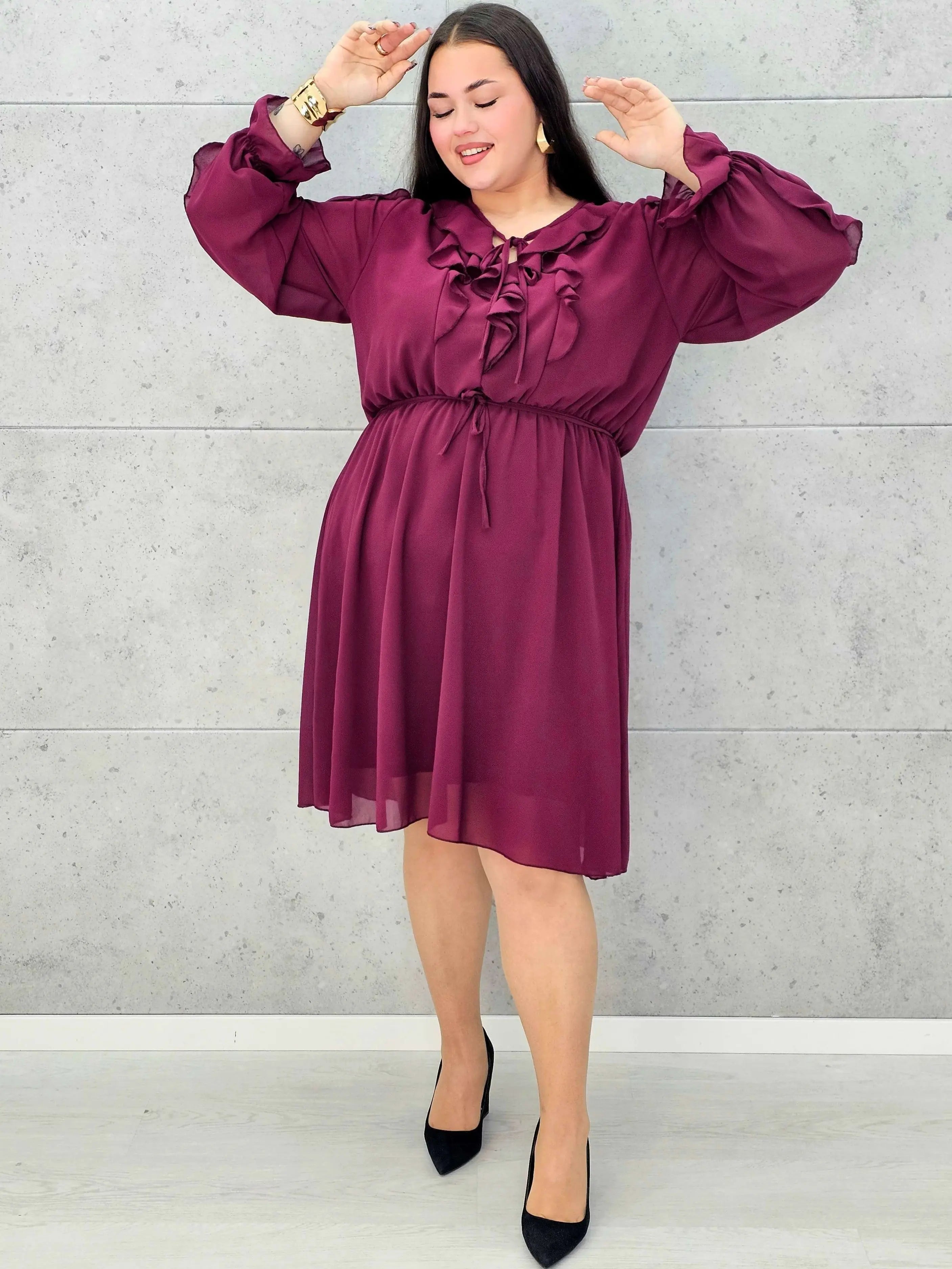 Sukienka plus size z falbanami – czekoladowa, bordowa i czarna Stylowa XL - Stylowa XL