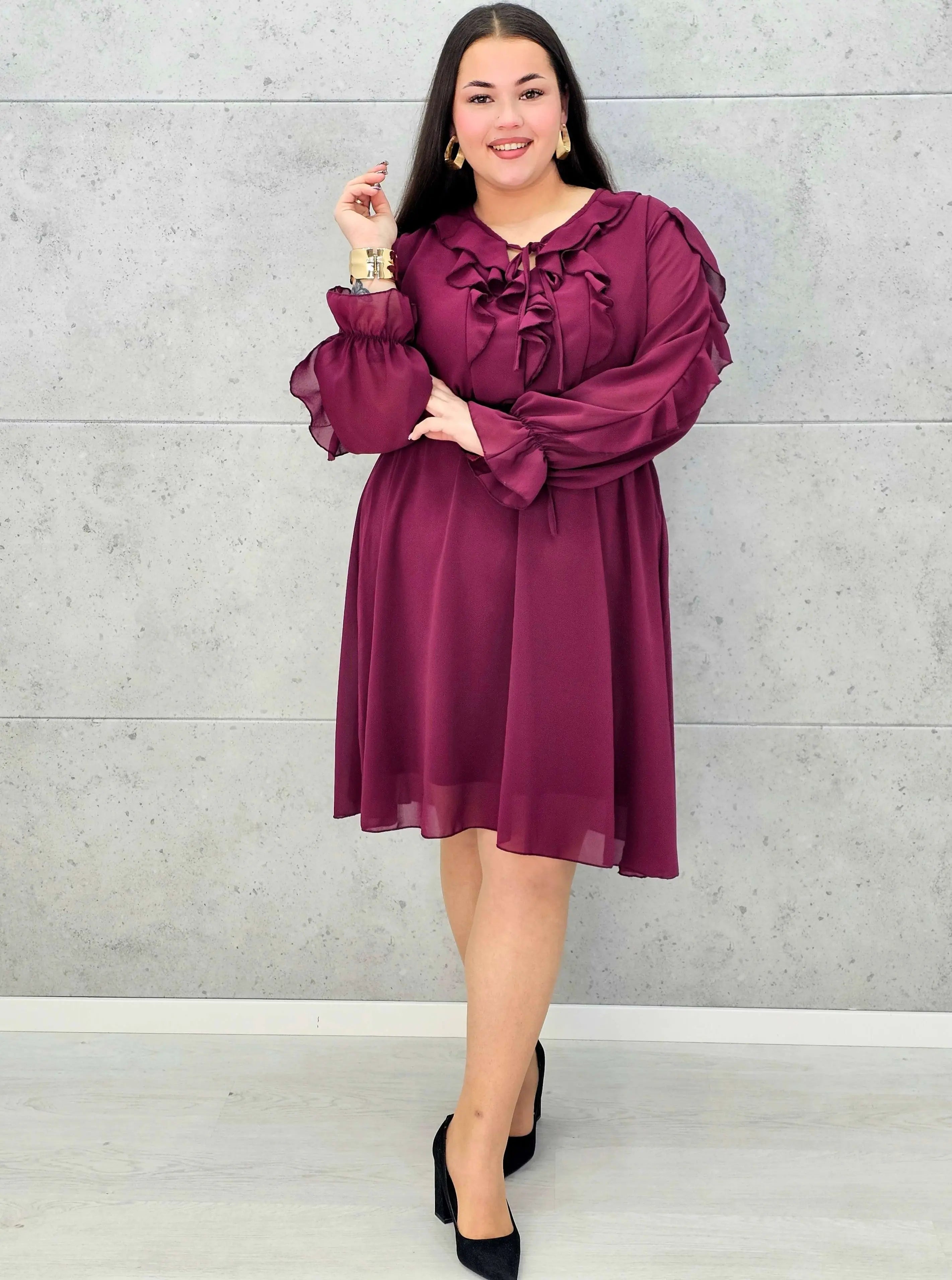 Sukienka plus size z falbanami – czekoladowa, bordowa i czarna Stylowa XL - Stylowa XL