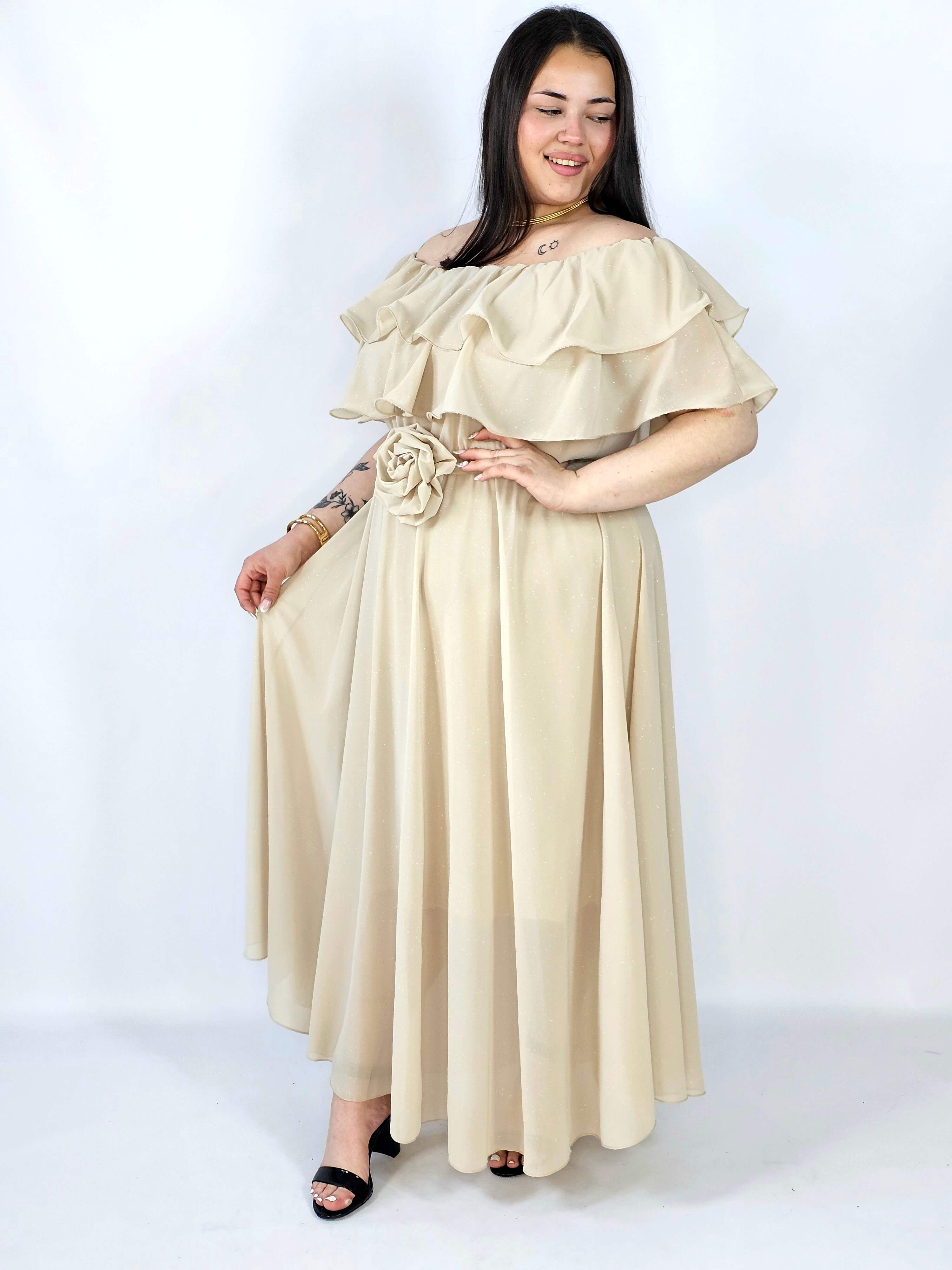 Sukienka plus size z falbanami i subtelnym połyskiem – efekt WOW XXL Stylowa XL