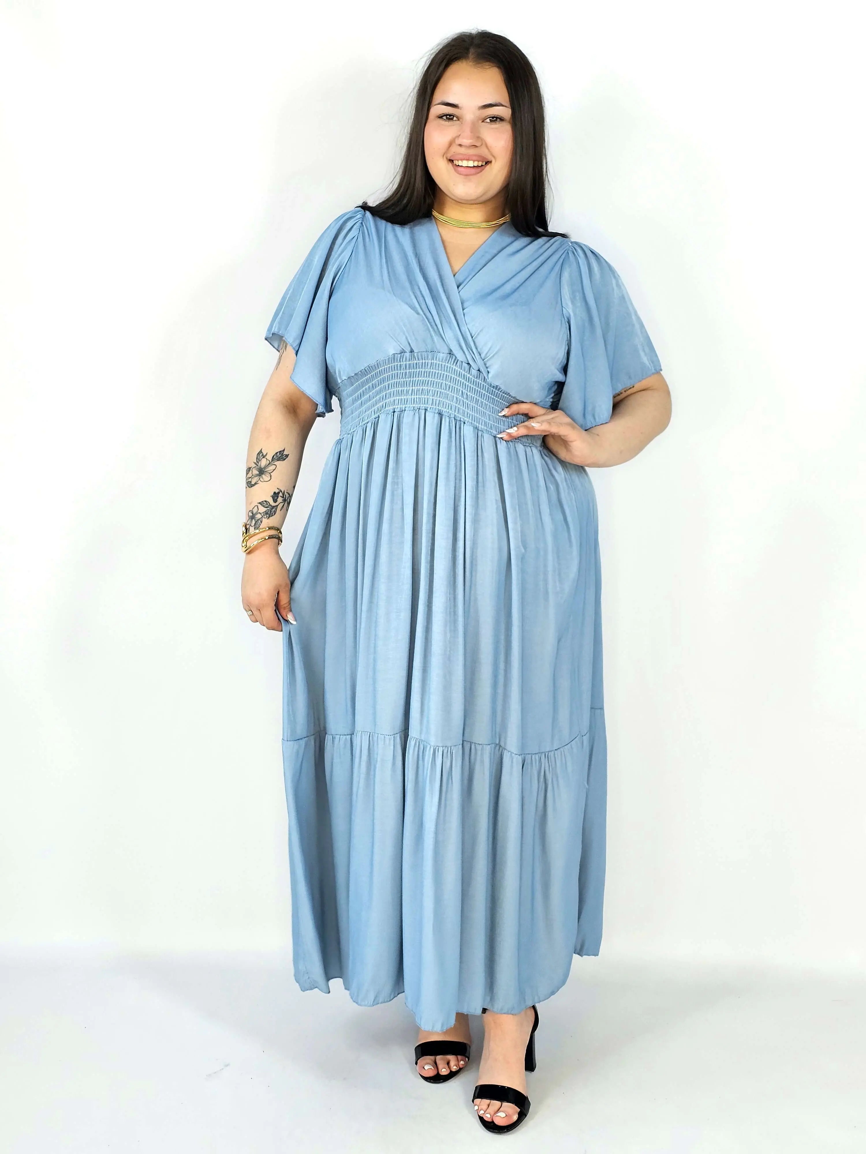 Sukienka plus size z kopertowym dekoltem i marszczeniem – lekkość i elegancja XXL Stylowa XL