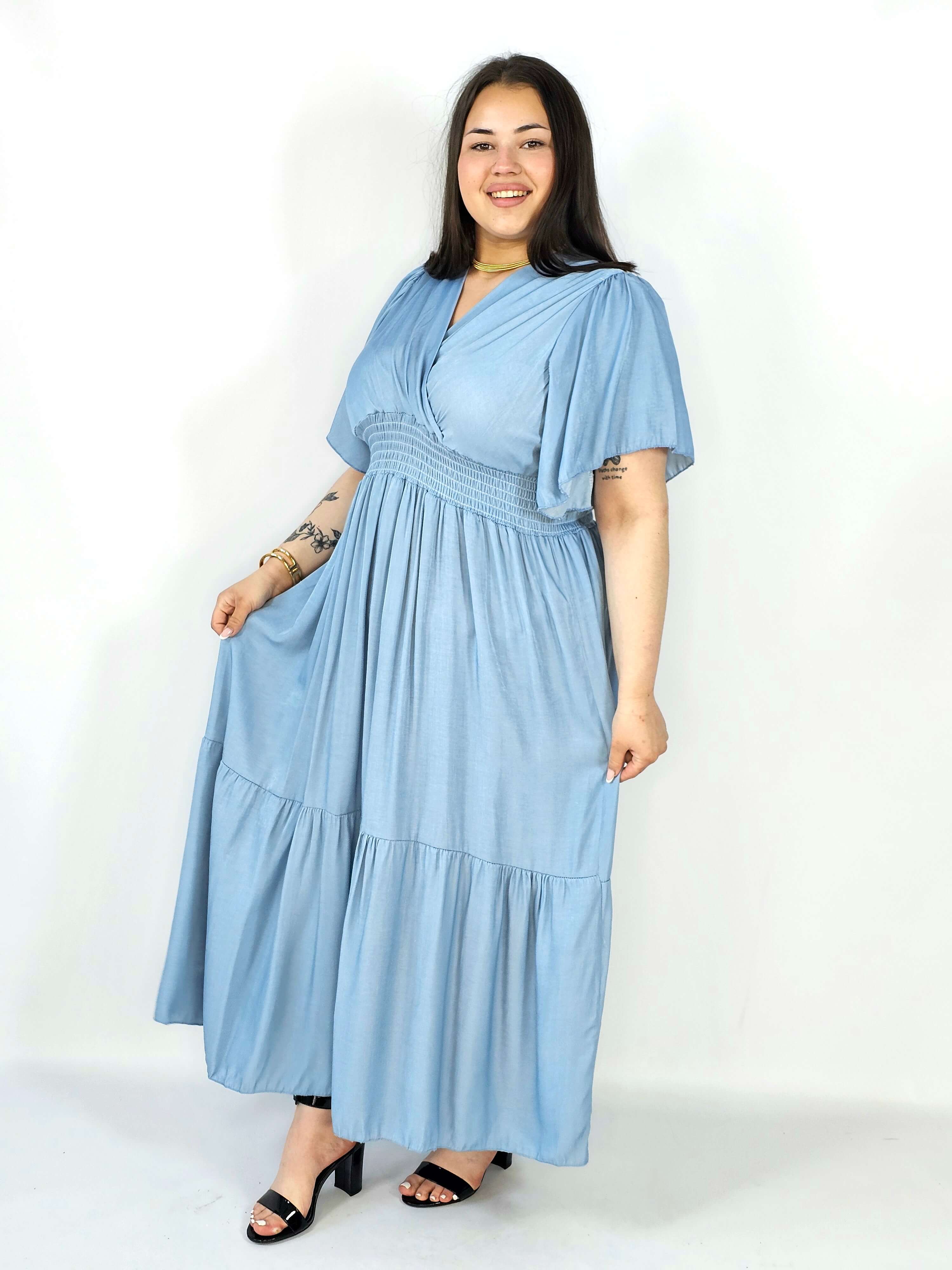 Sukienka plus size z kopertowym dekoltem i marszczeniem – lekkość i elegancja XXL Stylowa XL