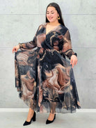 Sukienka plus size z kopertowym dekoltem i printem w odcieniach bordo i czerni – Stylowa elegancja dla kobiet XXL - Stylowa XL