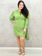 Sukienka plus size z kopertowym dekoltem i wiązaniem – elegancja i kobiecość w wersji XL Stylowa XL