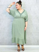 Sukienka plus size z lekkiej tkaniny – kobiecy fason dla sylwetki XXL Stylowa XL