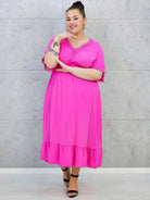 Sukienka plus size z lekkiej tkaniny – kobiecy fason dla sylwetki XXL Stylowa XL