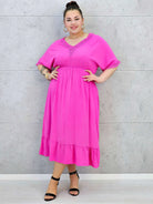 Sukienka plus size z lekkiej tkaniny – kobiecy fason dla sylwetki XXL Stylowa XL