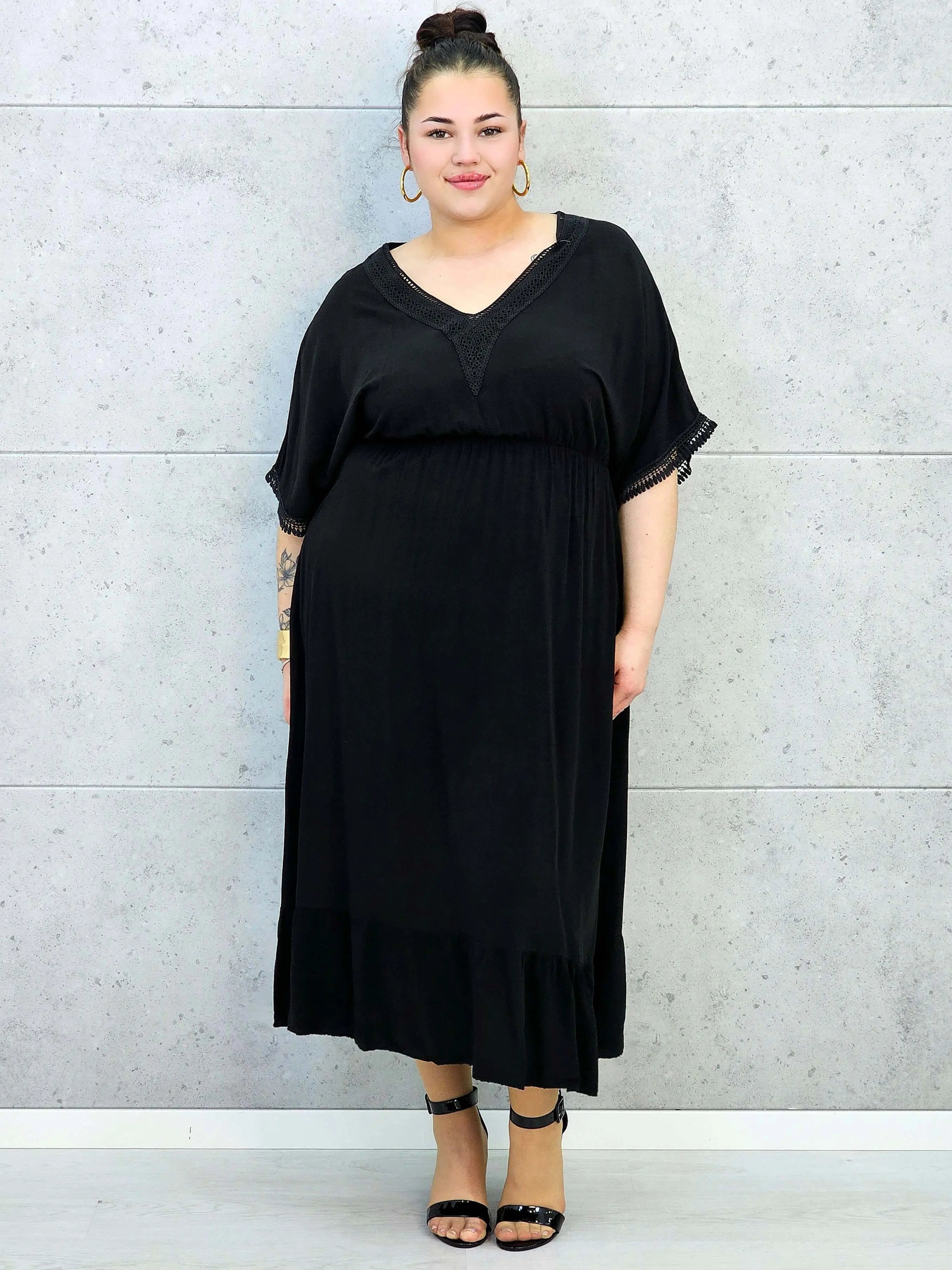Sukienka plus size z lekkiej tkaniny – kobiecy fason dla sylwetki XXL Stylowa XL