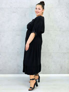 Sukienka plus size z lekkiej tkaniny – kobiecy fason dla sylwetki XXL Stylowa XL