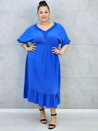 Sukienka plus size z lekkiej tkaniny – kobiecy fason dla sylwetki XXL Stylowa XL