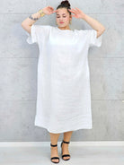 Sukienka plus size z luźnym fasonem i efektownym wiązaniem na plecach Stylowa XL