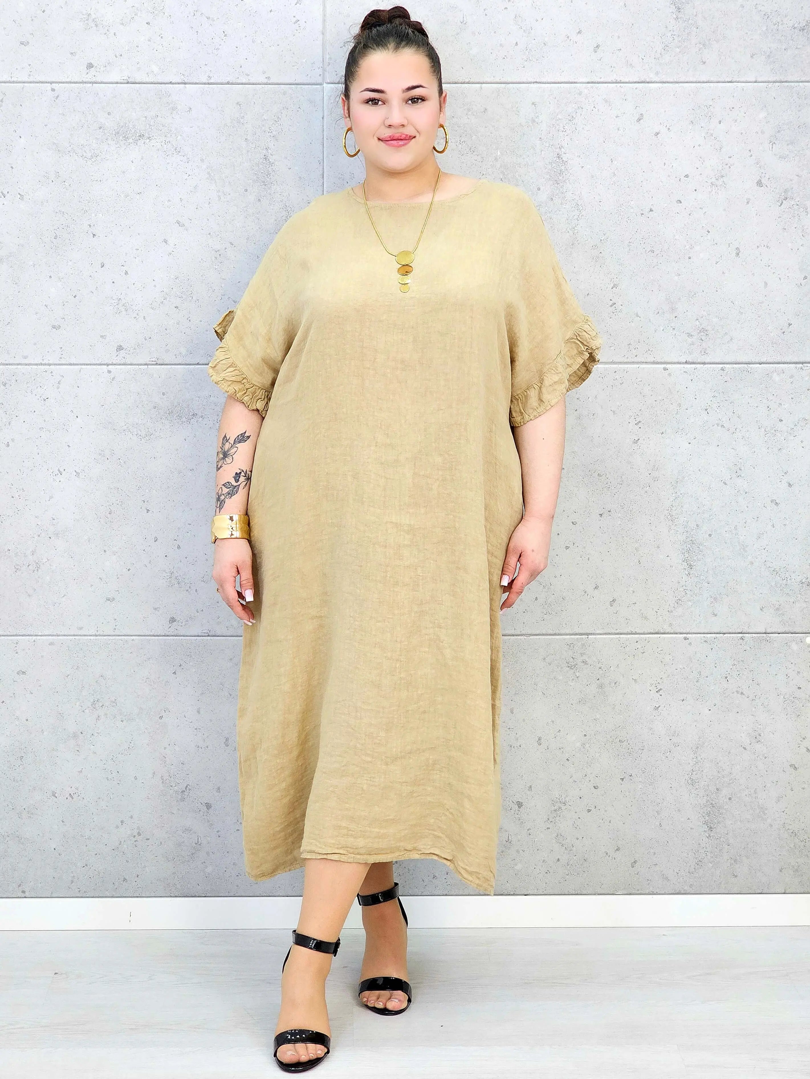 Sukienka plus size z luźnym fasonem i efektownym wiązaniem na plecach Stylowa XL