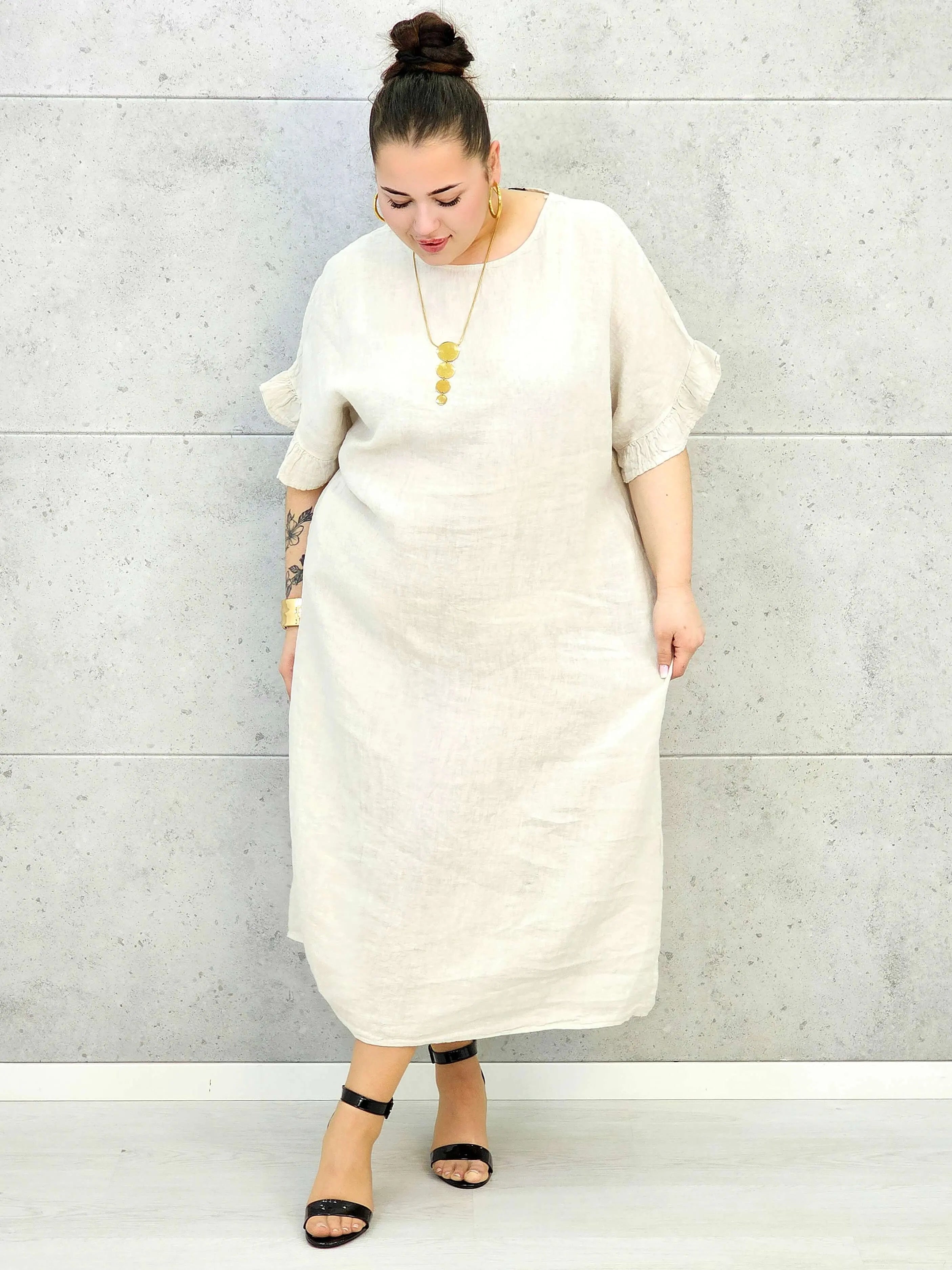 Sukienka plus size z luźnym fasonem i efektownym wiązaniem na plecach Stylowa XL