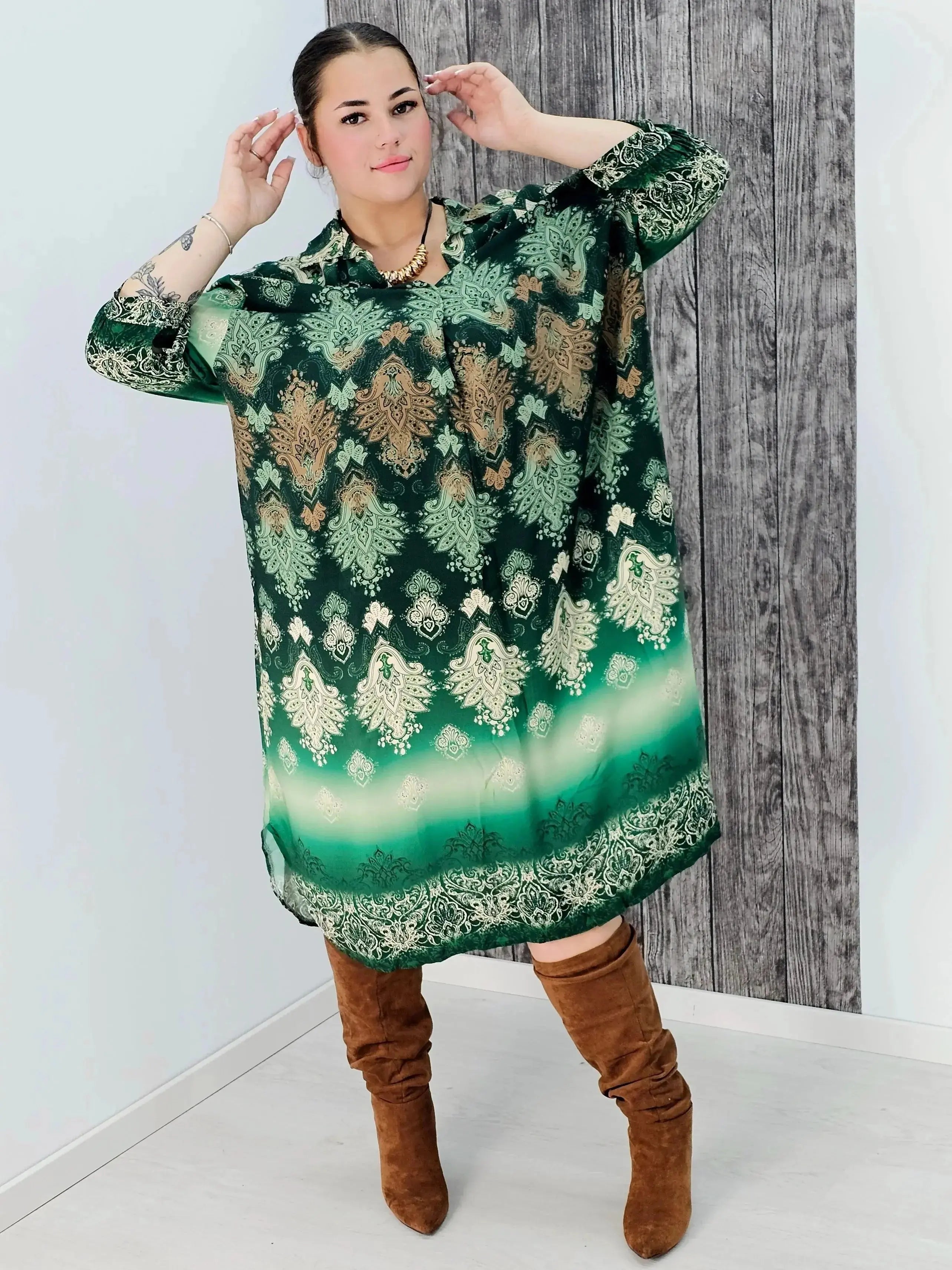 Sukienka plus size z orientalnym wzorem – elegancja i lekkość XXL Stylowa XL