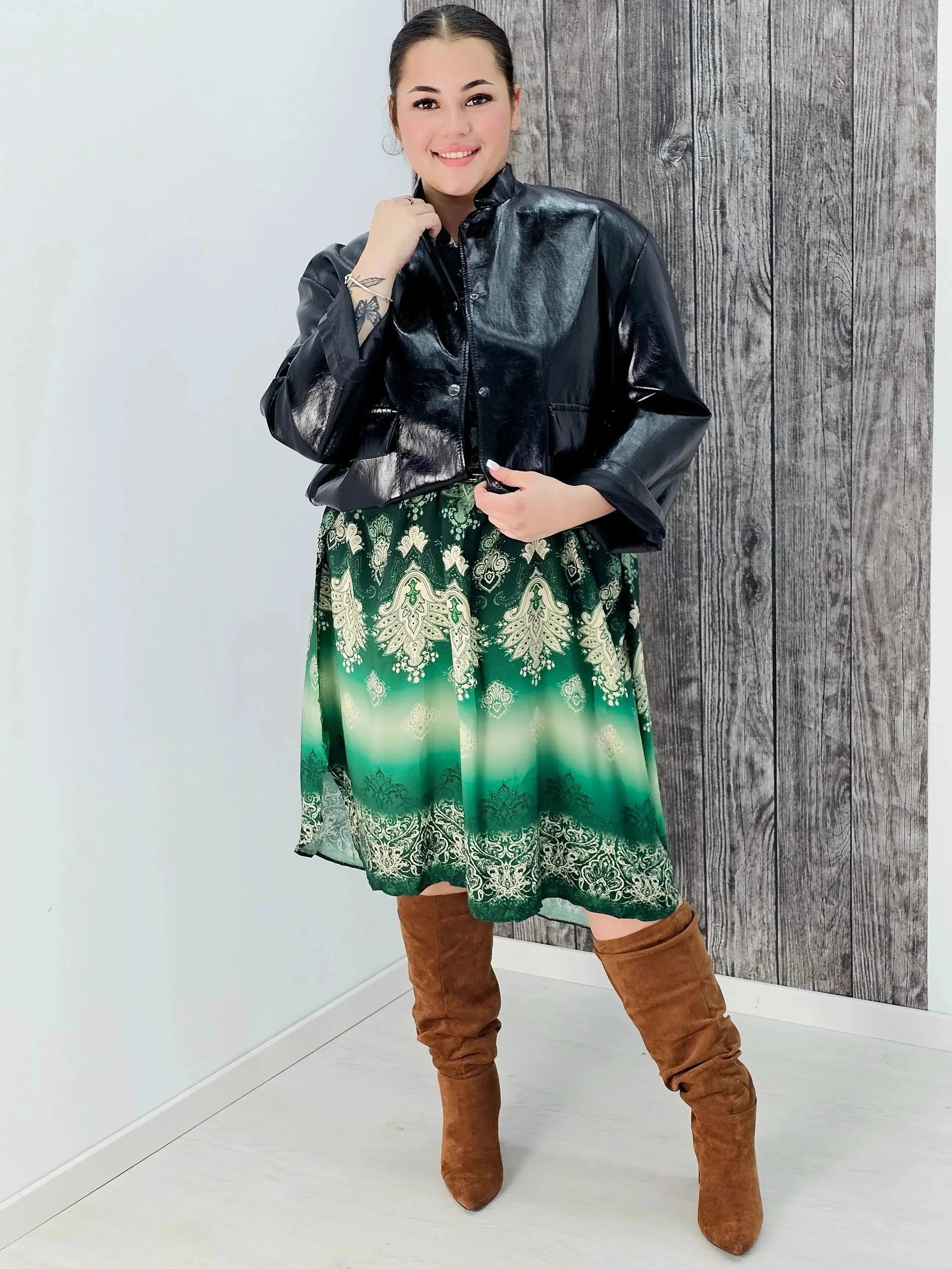 Sukienka plus size z orientalnym wzorem – elegancja i lekkość XXL Stylowa XL