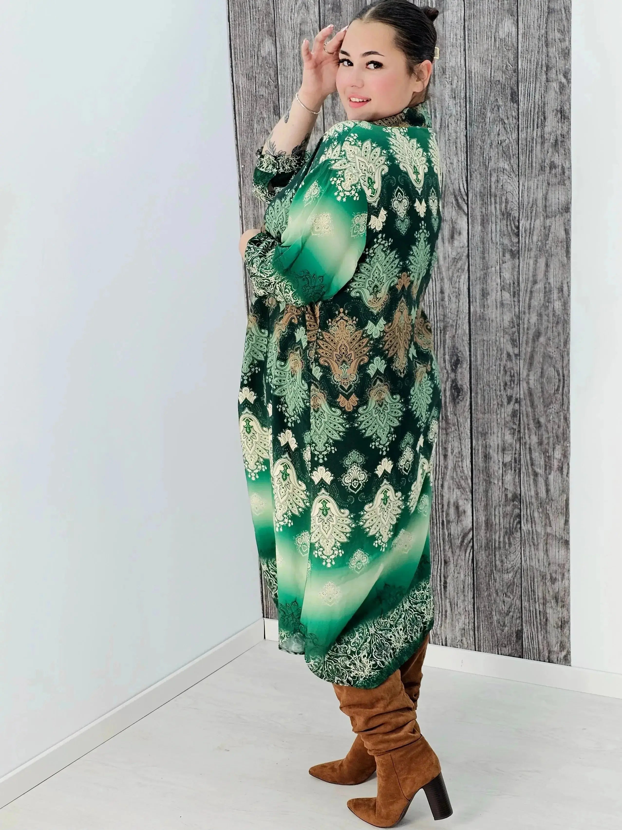 Sukienka plus size z orientalnym wzorem – elegancja i lekkość XXL Stylowa XL