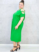 Sukienka plus size z regulacją w pasie i dekoracyjnymi wycięciami Stylowa XL