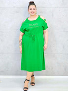 Sukienka plus size z regulacją w pasie i dekoracyjnymi wycięciami Stylowa XL