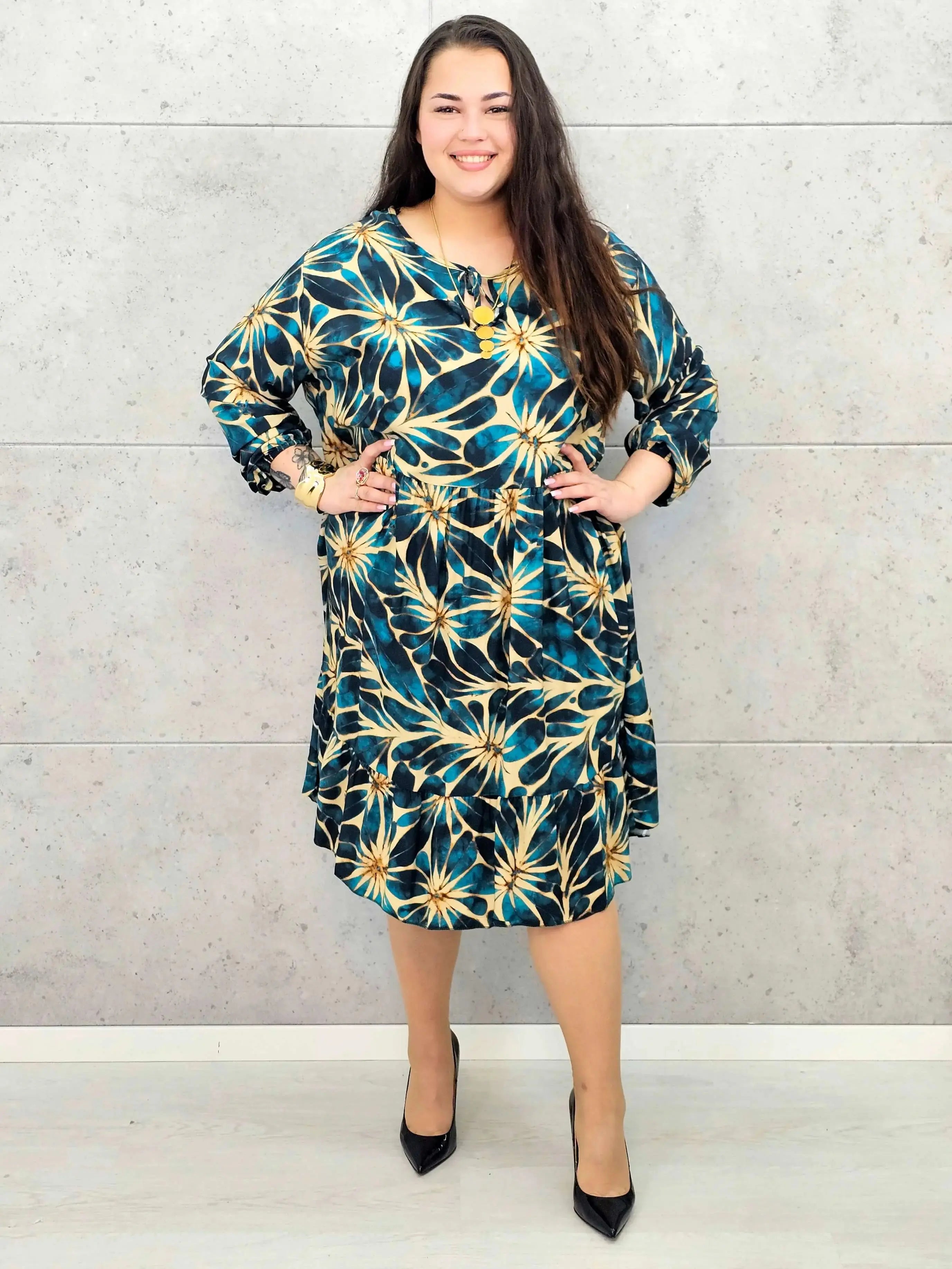 Sukienka plus size z wiązanie przy dekolcie - trzy kolory Stylowa XL