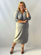 Sukienka prążkowana Plus Size maxi z dekoltem w serek Stylowa XL