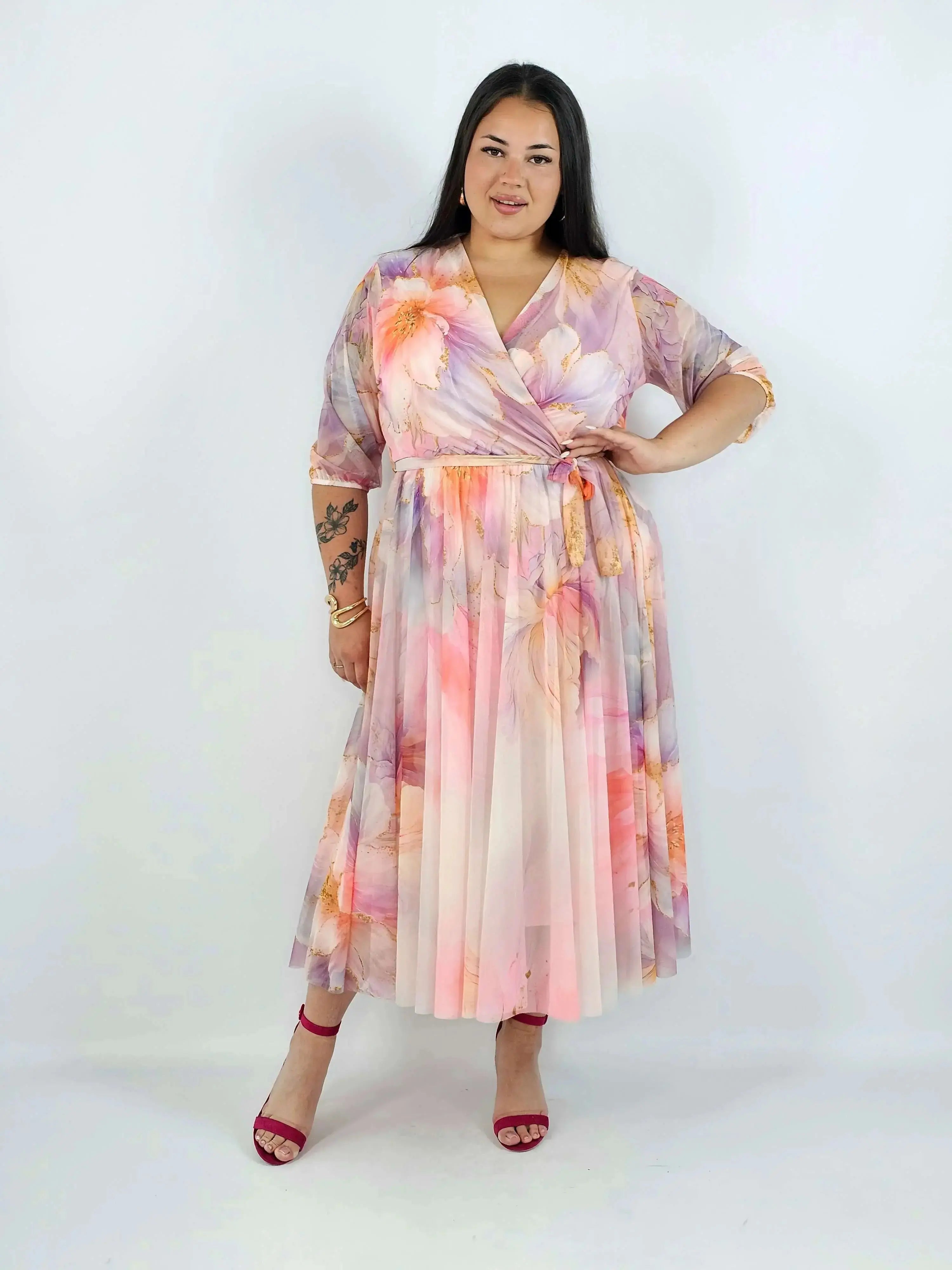 Sukienka siateczkowa plus size – elegancka i zwiewna sukienka XXL Stylowa XL