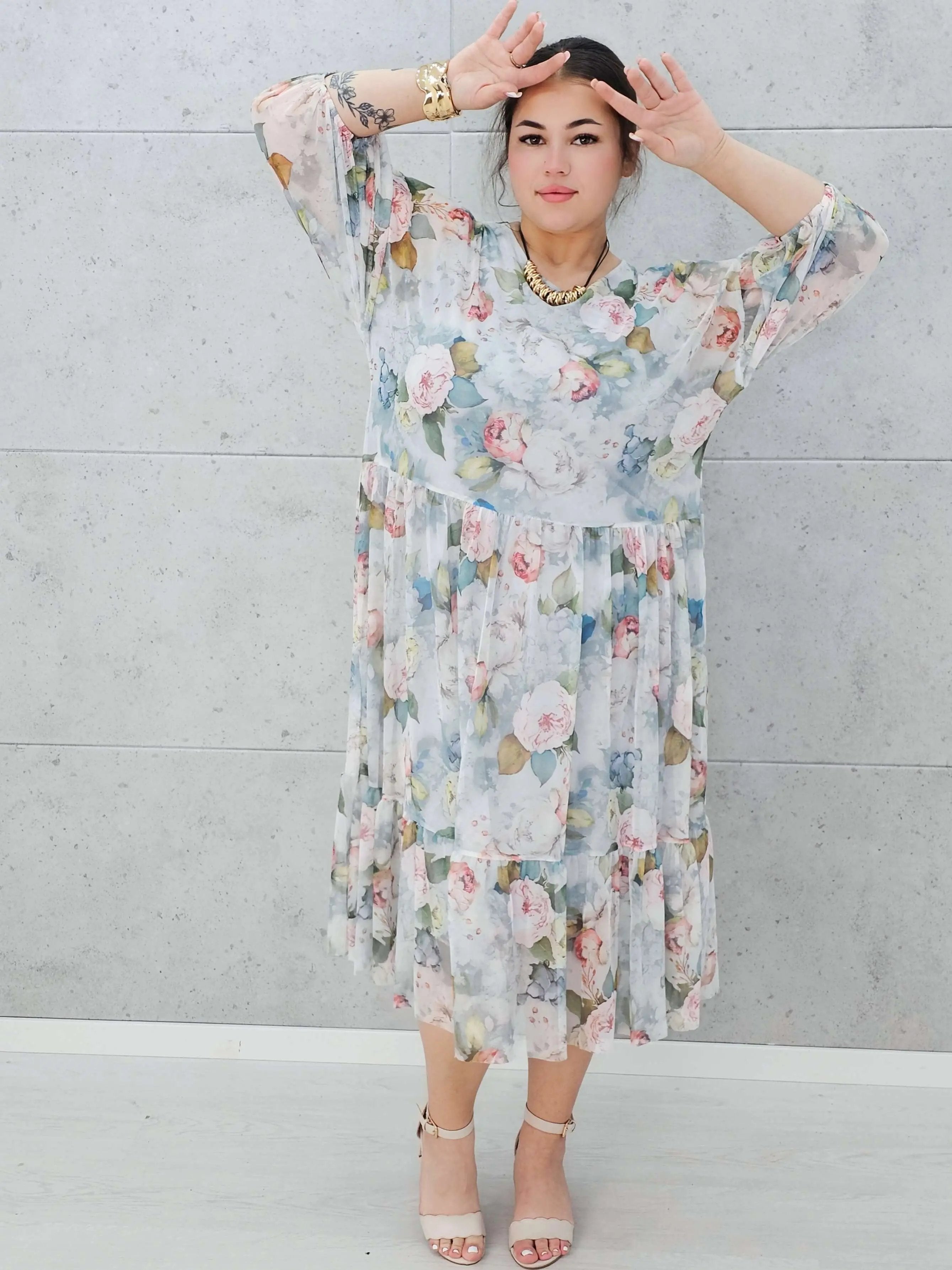 Sukienka siateczkowa w kwiaty Stylowa XL