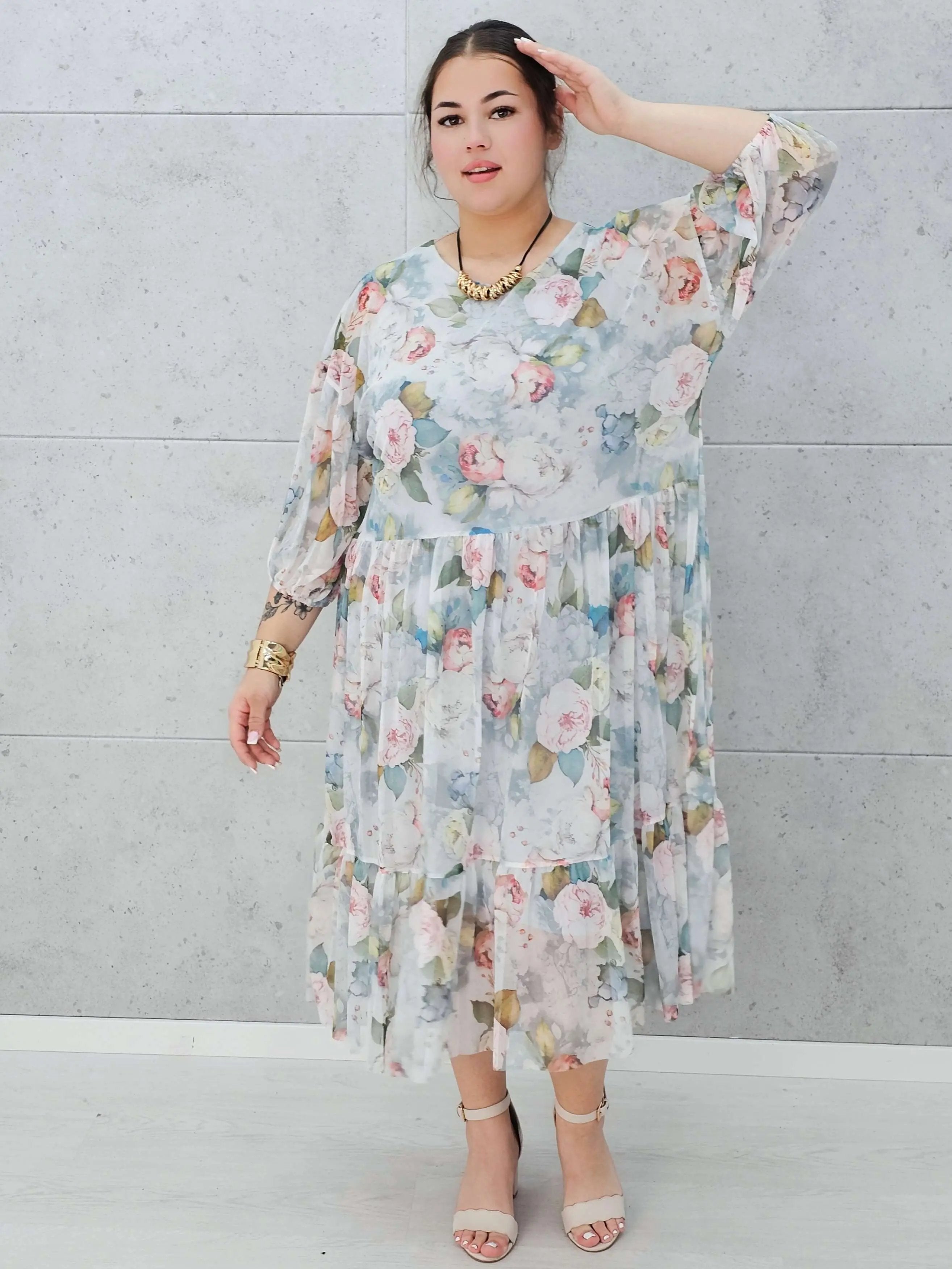 Sukienka siateczkowa w kwiaty Stylowa XL