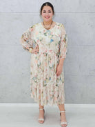 Sukienka siateczkowa w kwiaty Stylowa XL