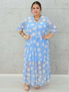 Sukienka siateczkowa z wzorem po całości i wiązaniem w tali - w kilku kolorach Stylowa XL